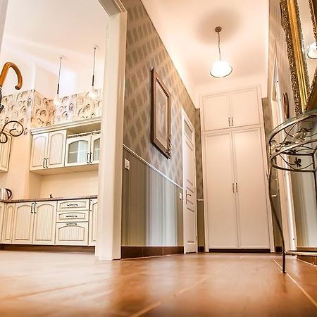 Gorgeous Apartments In Historical Center Of Lvov Luaran gambar
