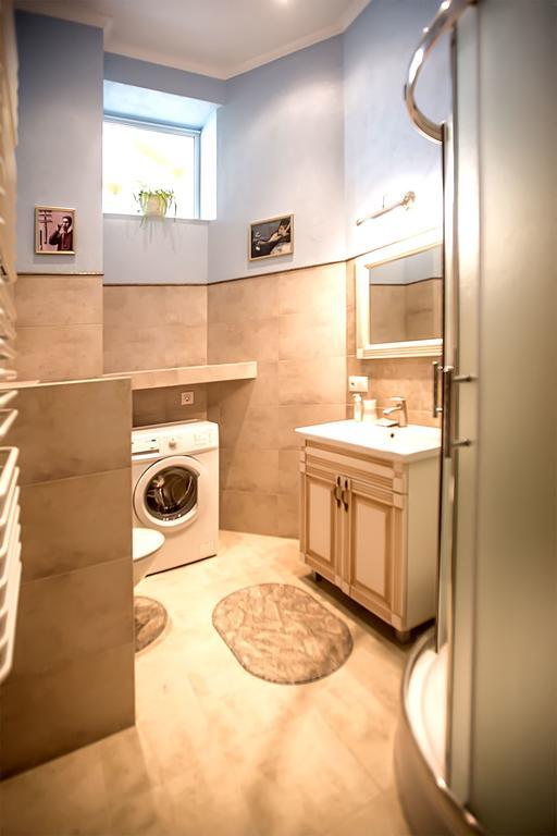 Gorgeous Apartments In Historical Center Of Lvov Luaran gambar