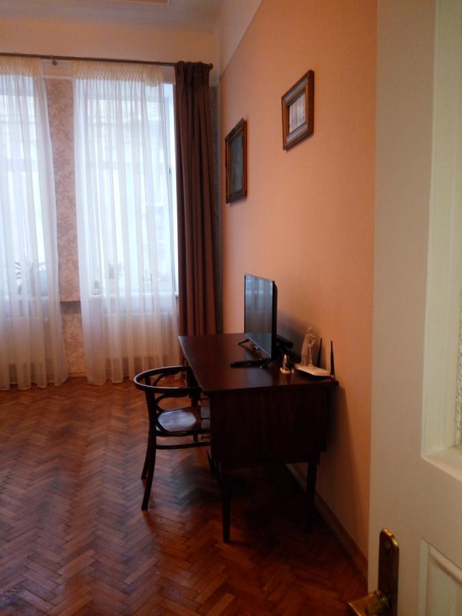 Gorgeous Apartments In Historical Center Of Lvov Luaran gambar